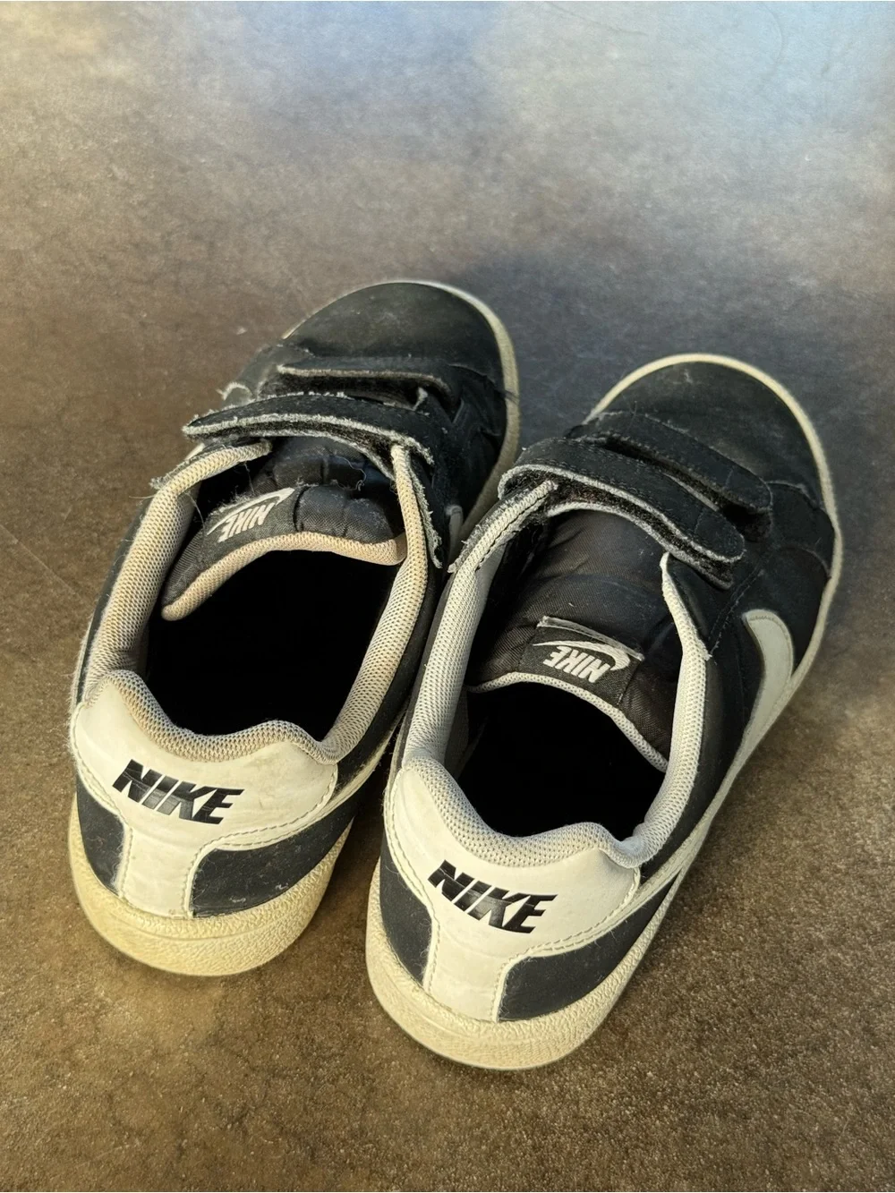 Nike Kids Velcro Sneakers - Black & White